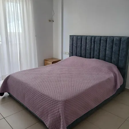 Urania 3 شقة ساراندا